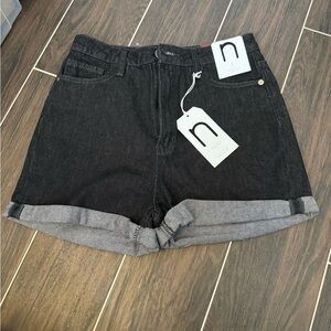 🦋 NWTs Women's High Rise Black Denim Shorts 🦋